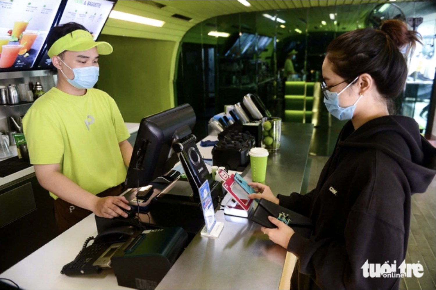 Sự phổ biến của thanh toán qua ví điện tử đang khiến người dùng đối mặt nhiều chiêu trò lừa đảo mới - Ảnh: QUANG ĐỊNH