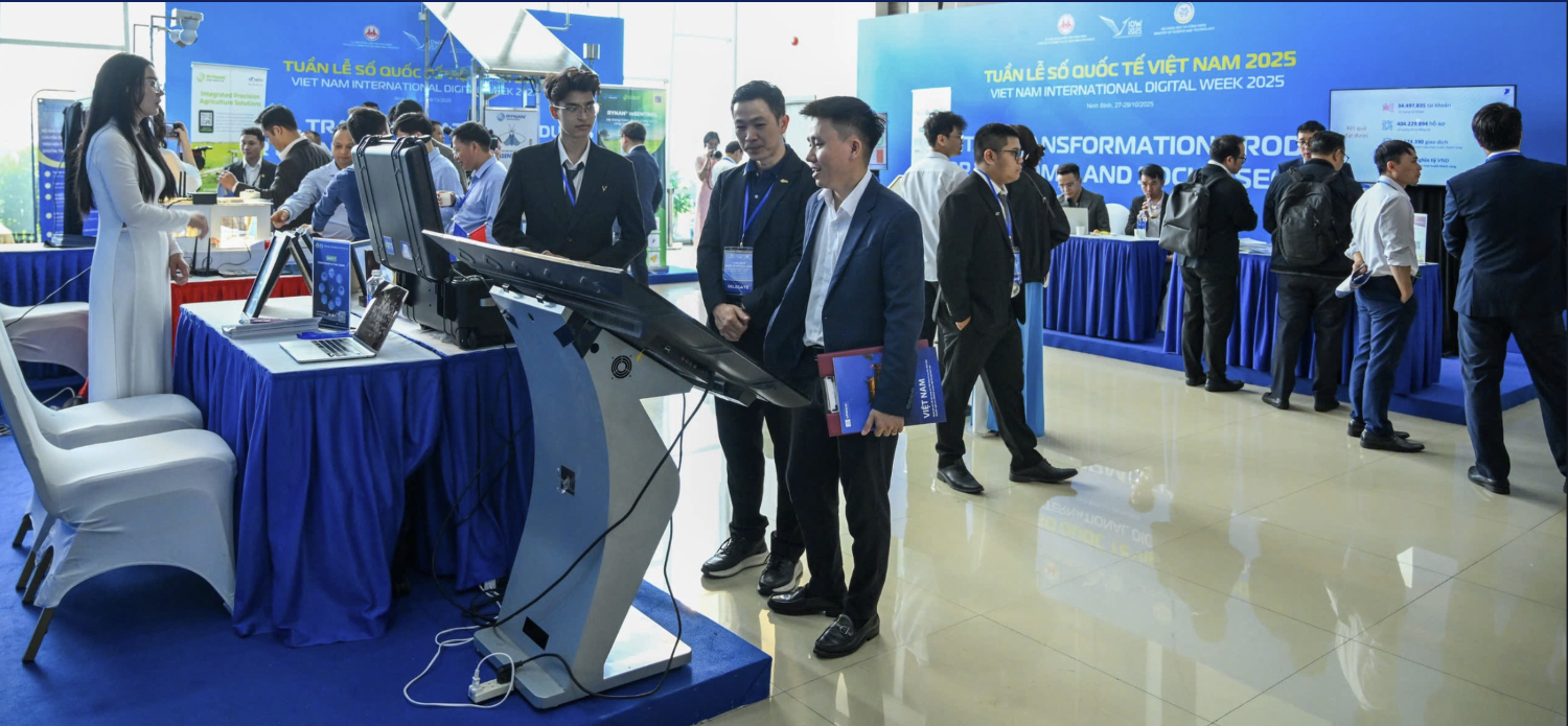 Loạt sản phẩm công nghệ Việt trình diễn tại Tuần lễ Số