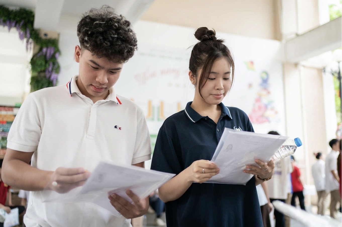 Thí sinh dự thi tốt nghiệp THPT tại điểm trường THPT Mỹ Đình, Hà Nội, sáng 11/6. Ảnh: Hoàng Giang