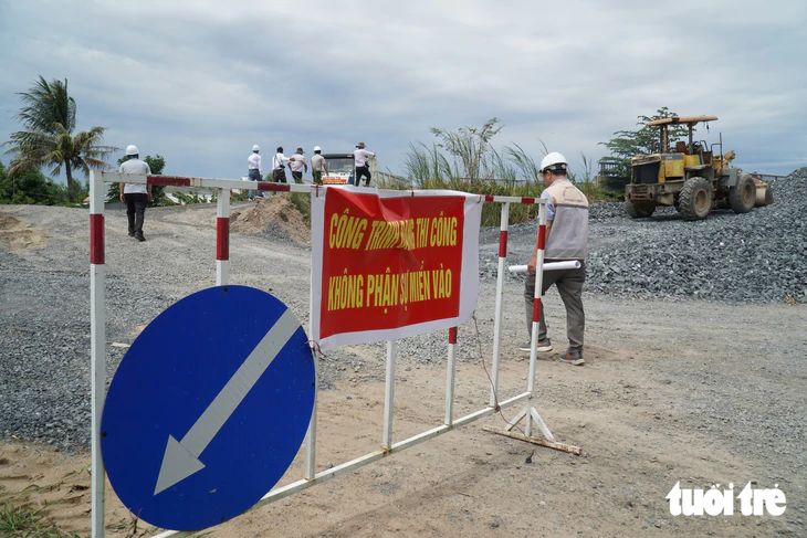 Các công trình giao thông trọng điểm tại tỉnh Đồng Tháp đều thi công xuyên lễ để đảm bảo tiến độ - Ảnh: MẬU TRƯỜNG