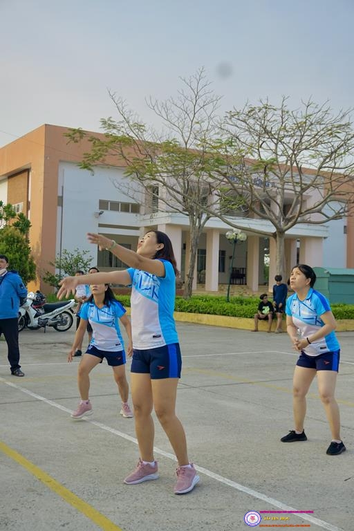 Hội thao bóng chuyền hơi nữ chào mừng ngày quốc tế phụ nữ 8/3/2023