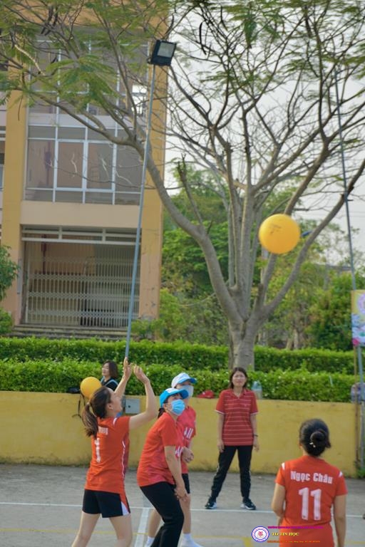 Hội thao bóng chuyền hơi nữ chào mừng ngày quốc tế phụ nữ 8/3/2023