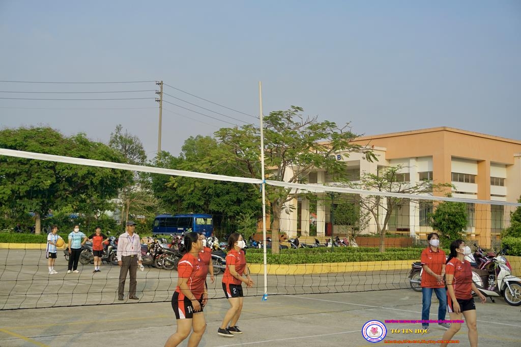 Hội thao bóng chuyền hơi nữ chào mừng ngày quốc tế phụ nữ 8/3/2023