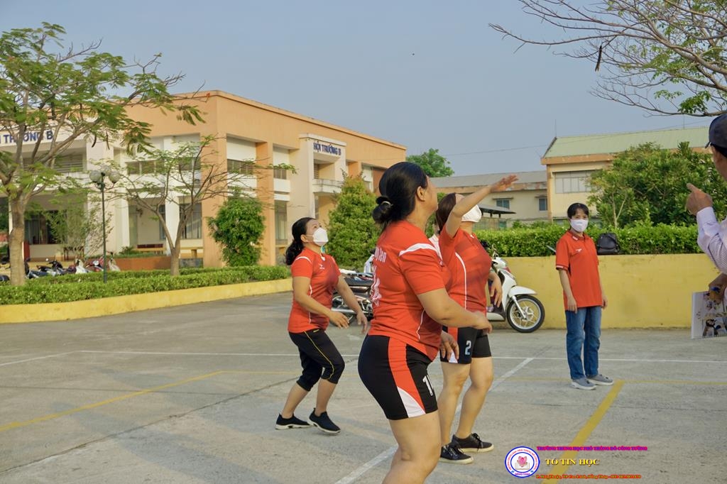 Hội thao bóng chuyền hơi nữ chào mừng ngày quốc tế phụ nữ 8/3/2023