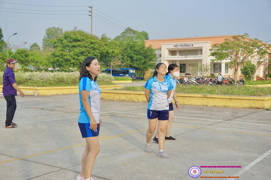 Hội thao bóng chuyền hơi nữ chào mừng ngày quốc tế phụ nữ 8/3/2023