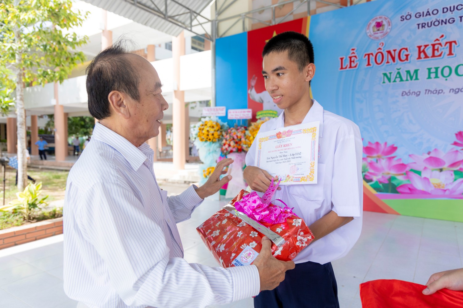 LỄ TỔNG KẾT VÀ PHÁT THƯỞNG NĂM HỌC 2023 2024